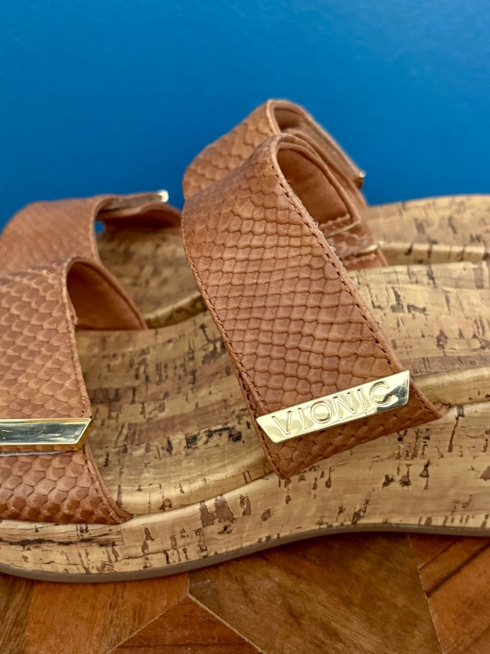 Vionic Pepper Brown Snakeskin-Texture Cork Wedge Sandals Size 9